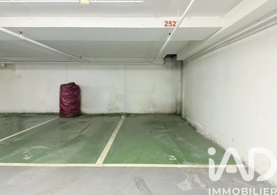 Parking à Paris (75002) photo 3
