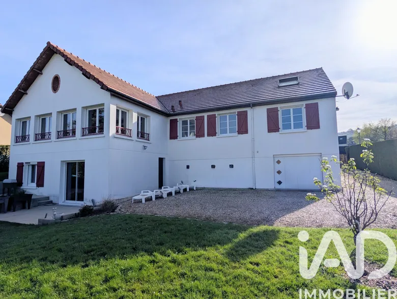 Maison 8 pièces 193 m² · à Saint-Pierre-Es-Champs · 193 m² · 285 000 €