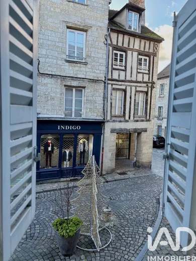 Building in Senlis (60300)