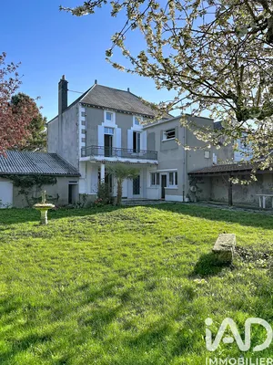 Townhouse in Parthenay (79200)