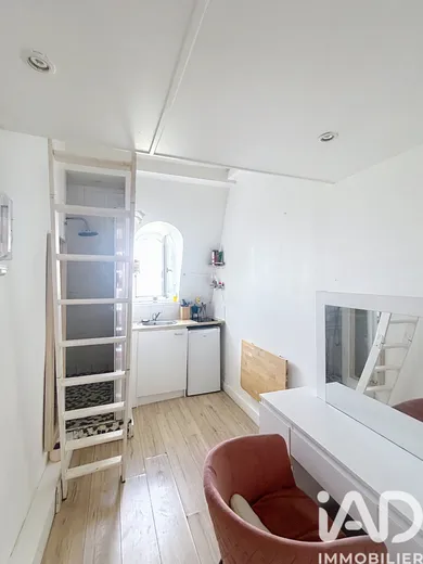 Apartment in Paris (75011)