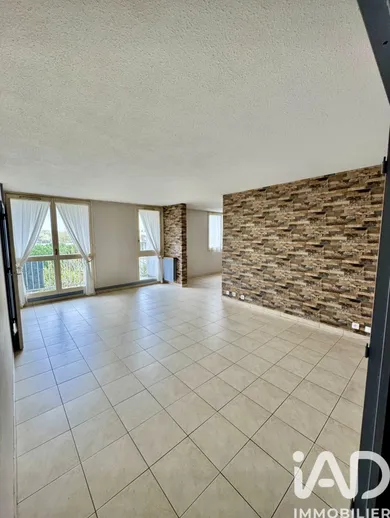 Apartment in Quincy-sous-Sénart (91480)