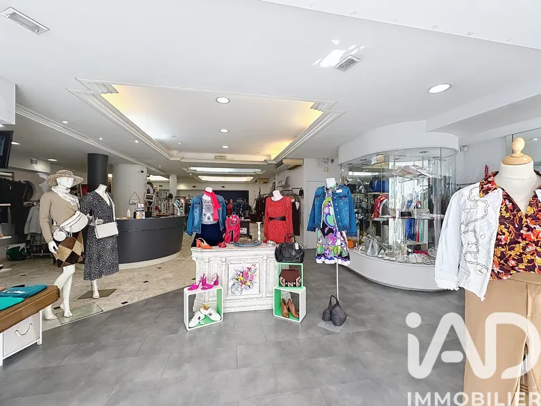 Local commercial 167 m² · à Rochefort · 167 m² · 23 000 €