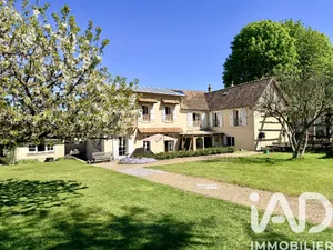 Mansion in Montfort-l'Amaury (78490)