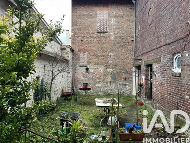 Building in Gisors (27140)