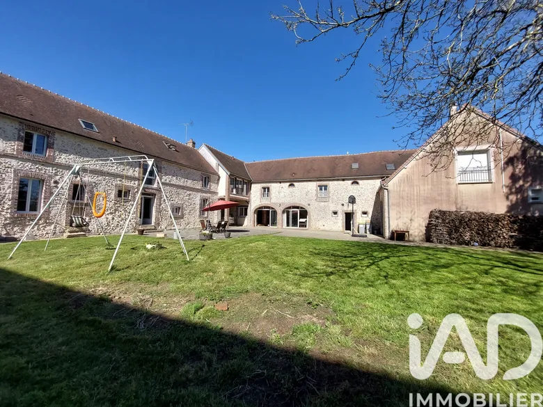 Maison 12 pièces 387 m² · à Vaudeurs · 387 m² · 354 000 €