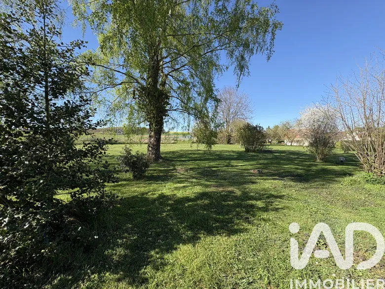 Terrain 2560 m² · à Saveuse · 222 000 €