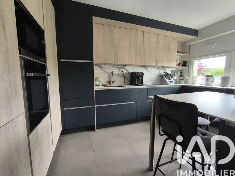 Maison 8 pièces 245 m² · à Juvigné · 245 m² · 295 000 €