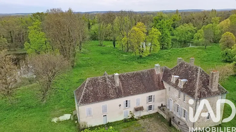 Maison 9 pièces 482 m² · à Balloy · 482 m² · 990 000 €