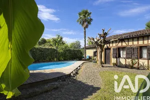 Village house in Gée-Rivière (32720)