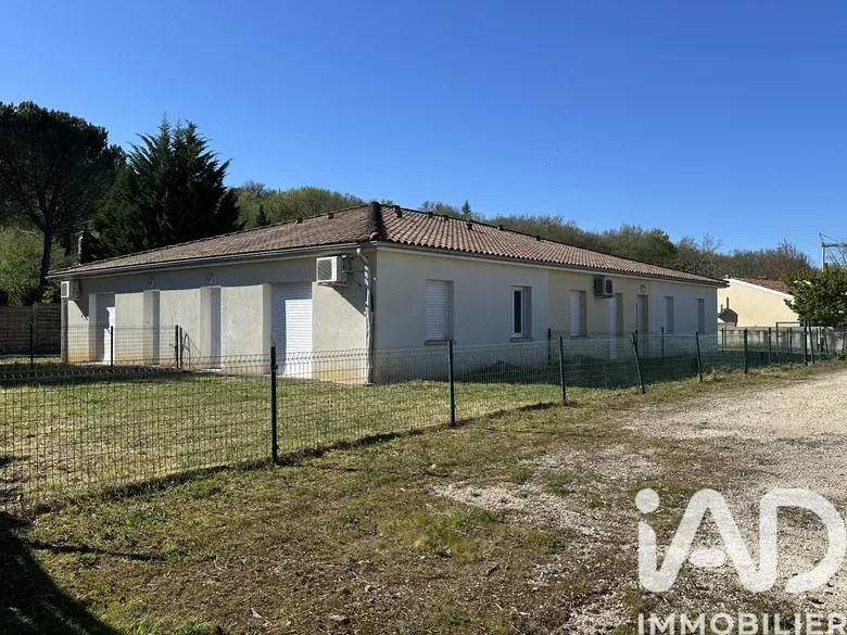 Immeuble 270 m² · à Pradines · 270 m² · 285 000 €