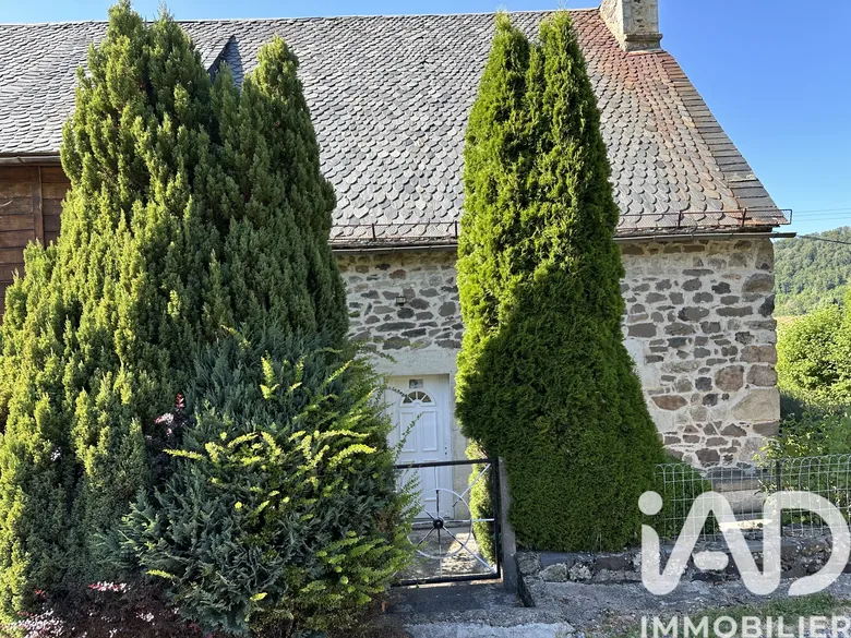 Maison 11 pièces 141 m² · à Riom-Ès-Montagnes · 141 m² · 182 000 €