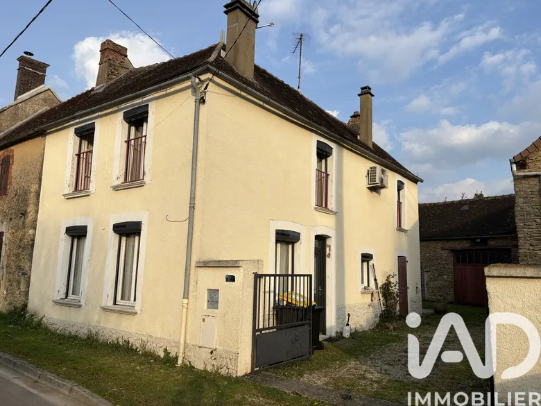 Maison 4 pièces 91 m² · à Carisey · 91 m² · 107 000 €