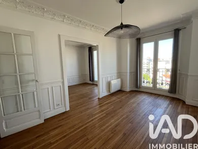 Apartment in Courbevoie (92400)
