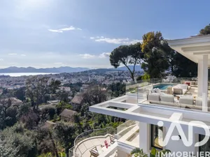 Architectural house in Cannes (06400)