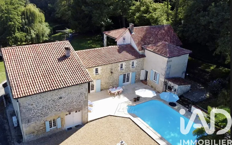 Maison 11 pièces 395 m² · à Val-de-Cognac · 395 m² · 750 000 €