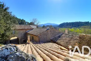 Domain in entrechaux (84340)