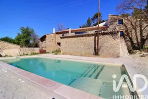 Domain in entrechaux (84340)