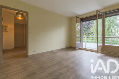 Apartment in Chatou (78400)
