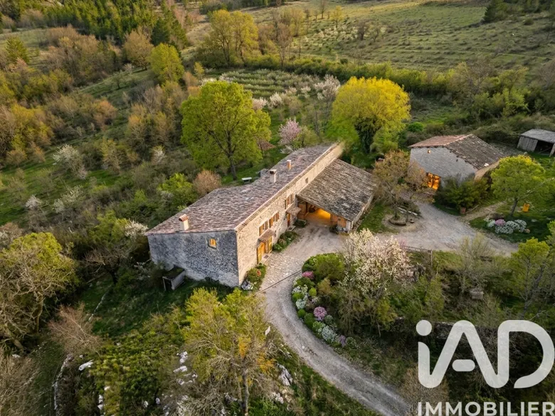 Maison 8 pièces 279 m² · à Noyers-sur-Jabron · 279 m² · 649 000 €