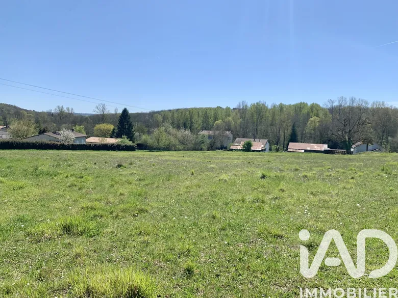 Terrain 5693 m² · à Paussac-Et-Saint-Vivien · 40 000 €