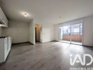 Apartment in Bordeaux (33300)