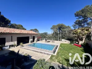 Maison d'architecte à ROGNES (13840)