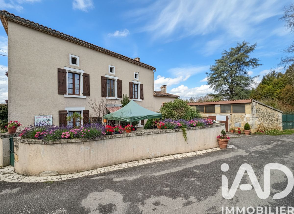 Vente maison à Bouëx (16410) : maison 8 pièces 175 m²