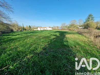 Terrain à bâtir à Voulmentin (79150)