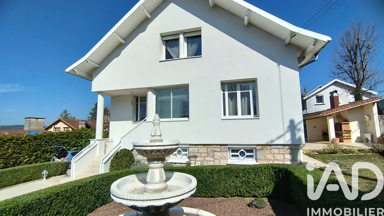 Maison 9 pièces 284 m² · à Oyonnax · 284 m² · 410 000 €