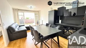 Apartment in Plaisir (78370)