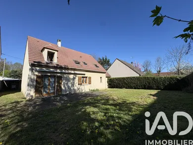 Traditional house in Écouen (95440)