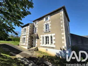 Mansion in Vouneuil-sous-Biard (86580)