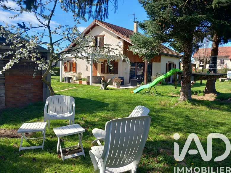 Maison 4 pièces 111 m² · à Longechenal · 111 m² · 290 000 €