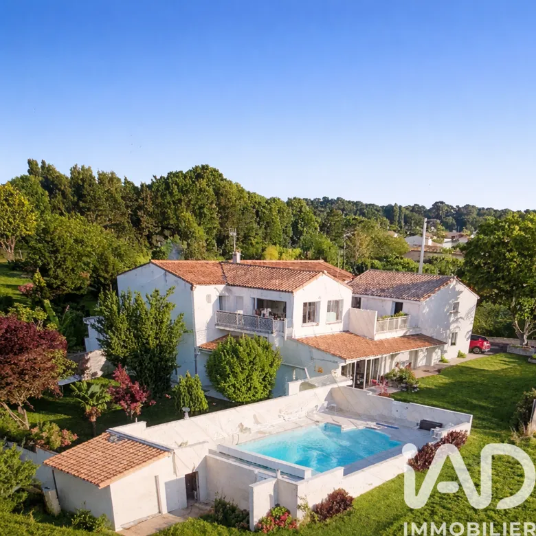 Maison 14 pièces 375 m² · à Saint-Augustin · 375 m² · 698 000 €
