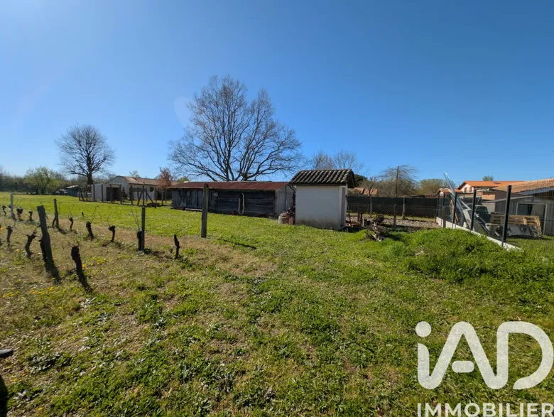 Terrain à bâtir à Izon (33450) · 143 000 €