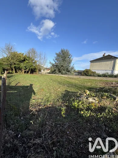 Land in Seiches-sur-le-Loir (49140)