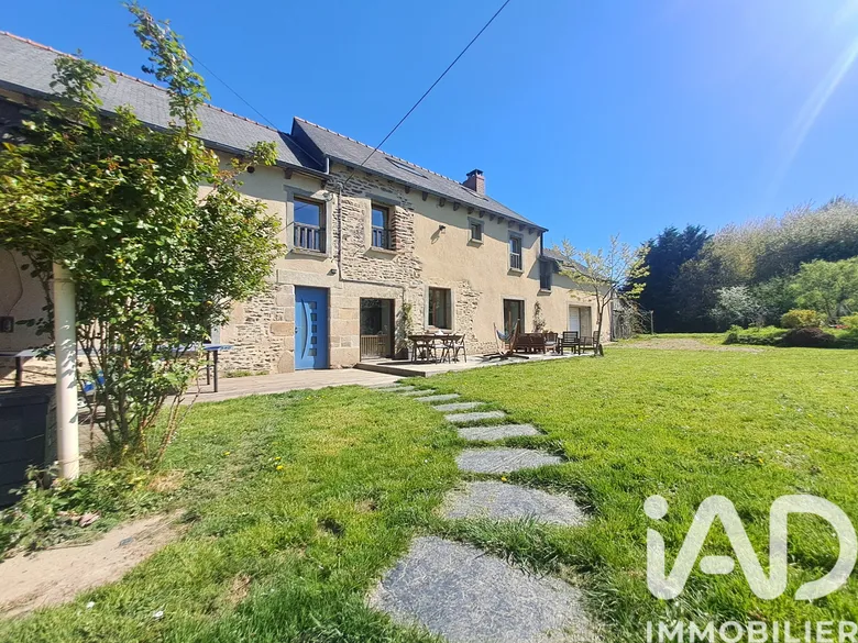 Maison 6 pièces 186 m² · à Saint-Méen-le-Grand · 186 m² · 330 000 €