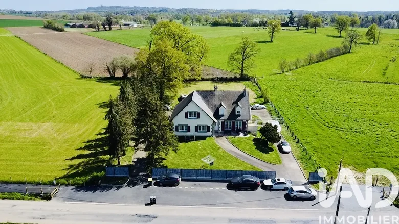 Maison 8 pièces 237 m² · à La Chapelle-Fleurigné · 237 m² · 329 500 €