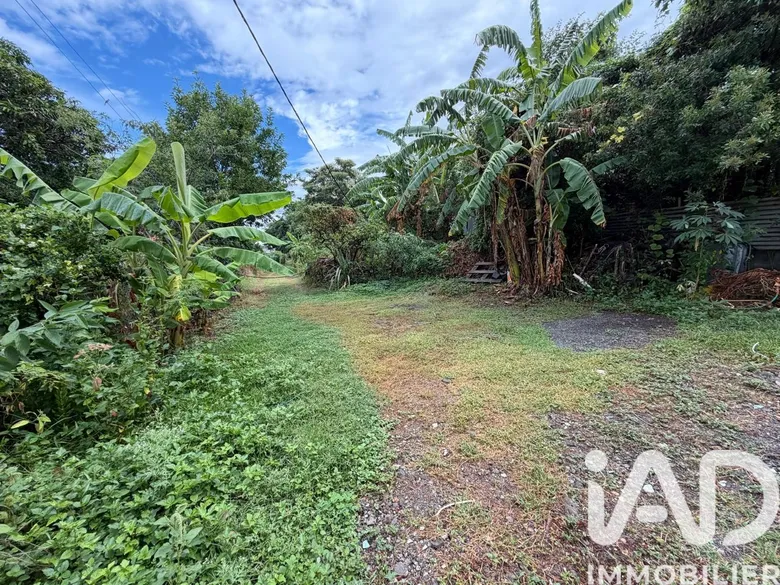 Terrain à Saint-Pierre (97410) · 420 000 €