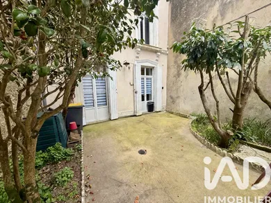 Townhouse in Parthenay (79200)