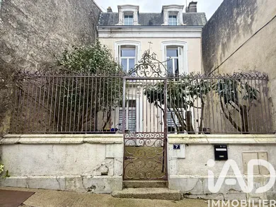Townhouse in Parthenay (79200)