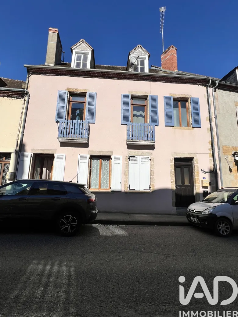 Immeuble 1 pièce 124 m² · à Bourbon-l'Archambault · 123,5 m² · 235 000 €