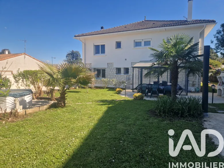 Maison 8 pièces 251 m² · à Angoulême · 251 m² · 259 000 €