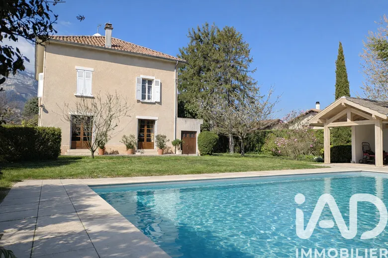 Maison 8 pièces 196 m² · à Vif · 196 m² · 650 000 €