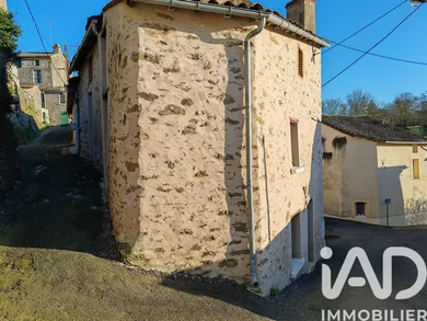 Building in Lys-Haut-Layon (49310)