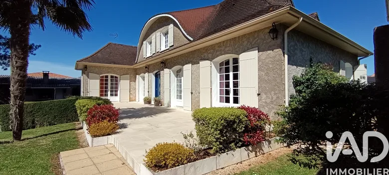 Maison 8 pièces 217 m² · à Vivonne · 217 m² · 312 000 €