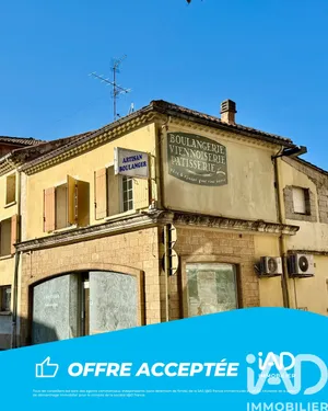 Building in Orange (84100)