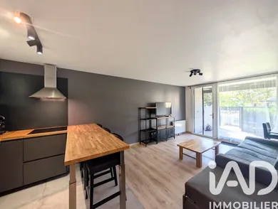 Apartment in Bordeaux (33300)