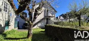 Building in Vic-sur-Cère (15800)